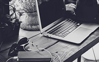 匈牙利主帅怒斥有关阿尔内·斯洛特的不实报道，此前曾告诫利物浦主帅勿插手干预